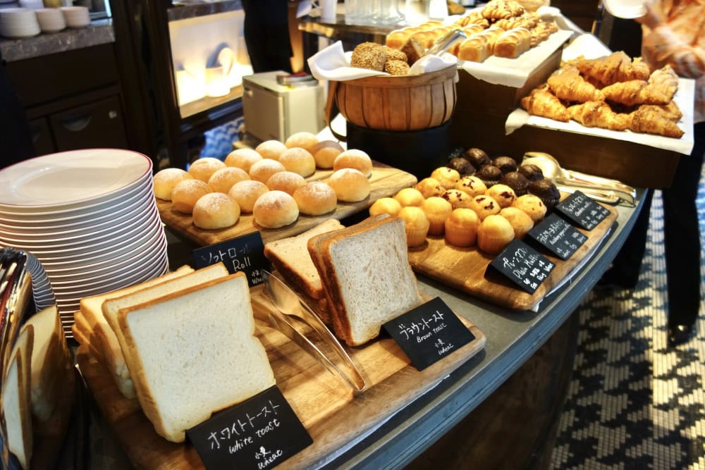 セントレジスホテル大阪朝食のパンコーナー