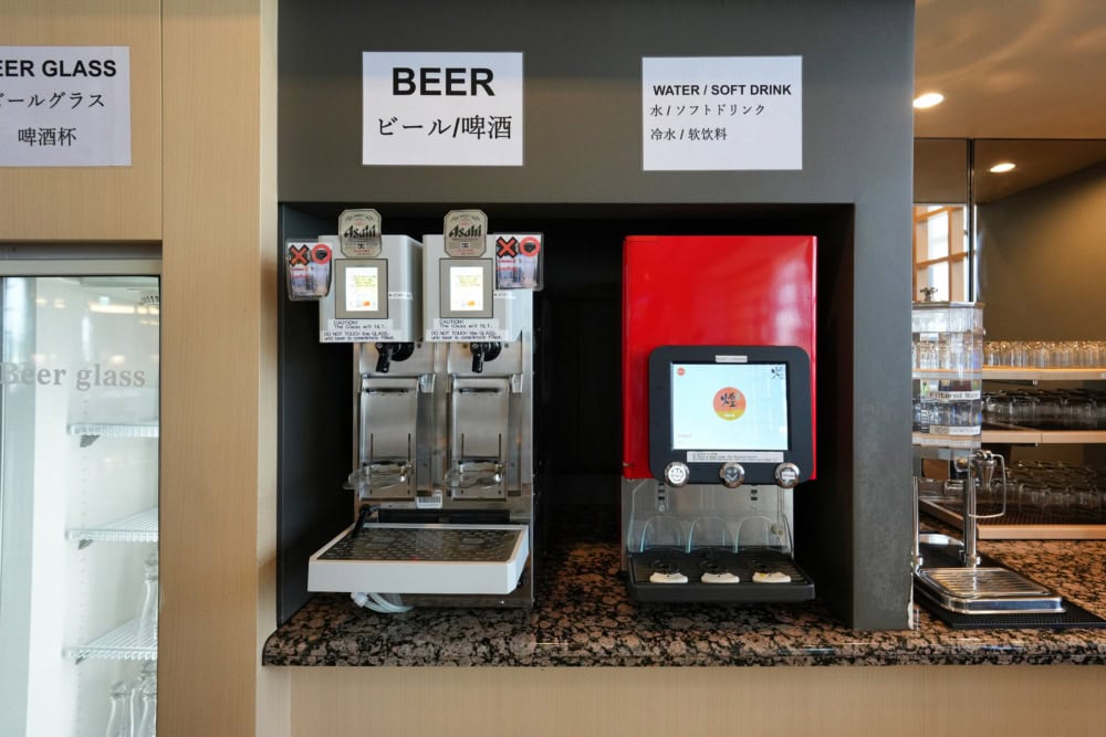 成田空港第1ターミナル第5サテライトUAクラブラウンジ・ドリンクサーバー