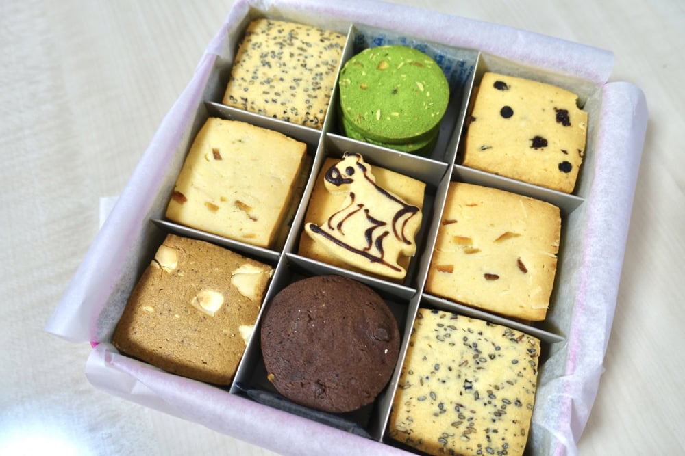 香港コンテ・デュ・クッキー缶の中身