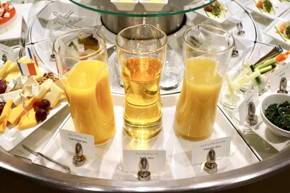 成田国際空港エミレーツラウンジフードコーナー