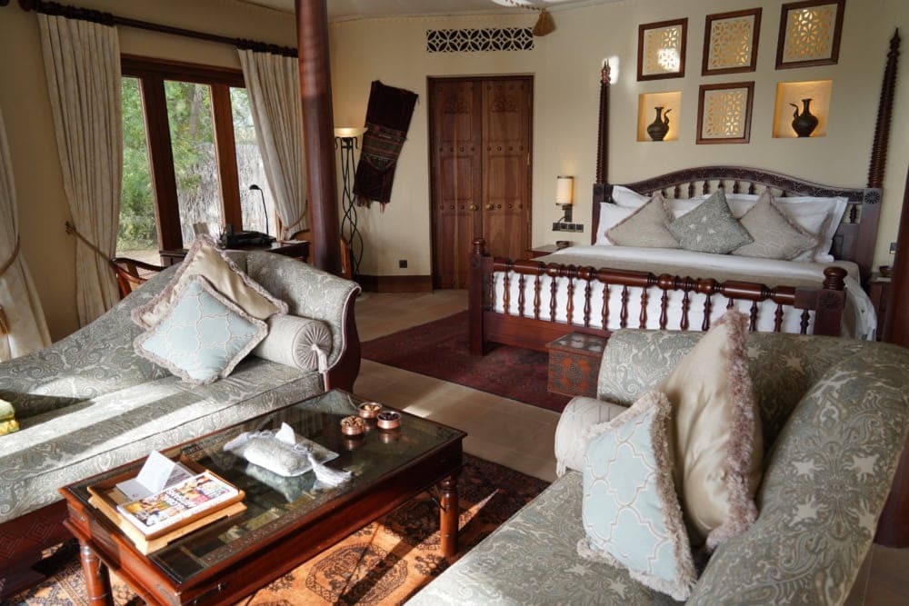 Al Maha a Luxury Collection Desert Resort & Spaベドウィンスイートの応接セット