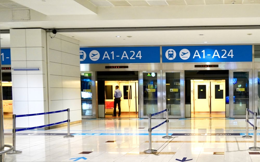 ドバイ国際空港コンコースAへの移動方法