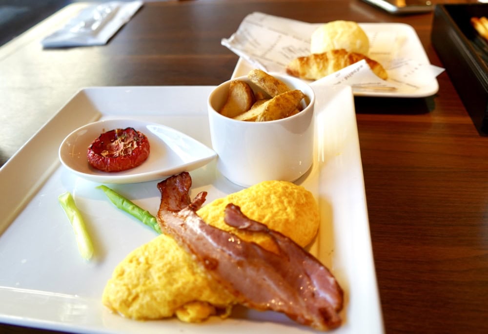 シェラトン・グランデ・トーキョーベイ・ホテル/ガレリアカフェの朝食メニュー/メインディッシュ・オムレツ