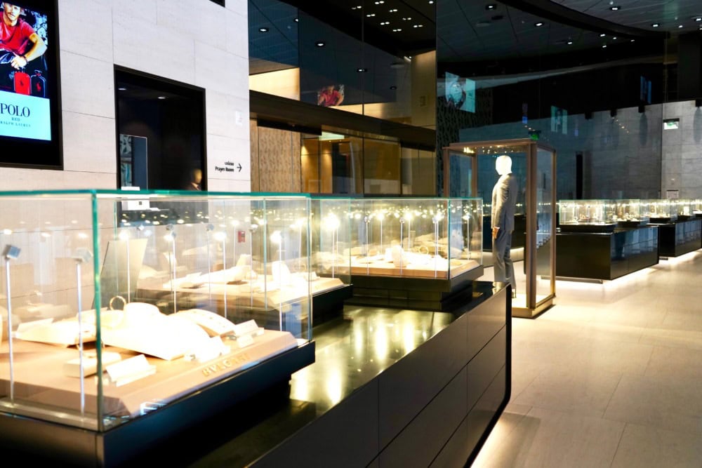 ドーハ・ハマド国際空港カタール航空アル・サファ・ファーストラウンジの免税店外の様子