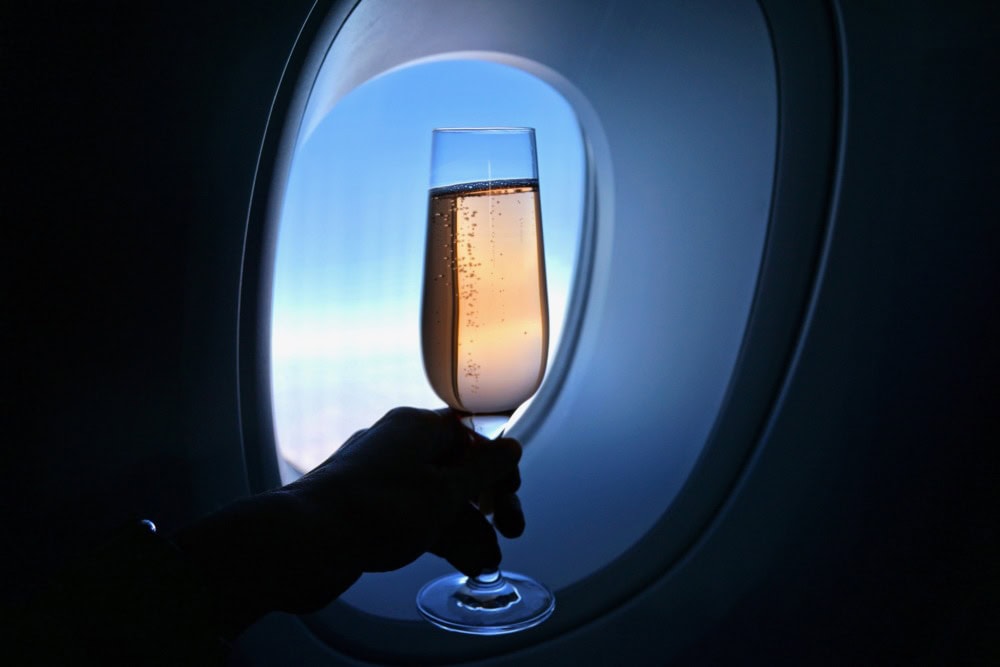 カタール航空ビジネスクラス機内食・シャンパンはロゼをチョイス