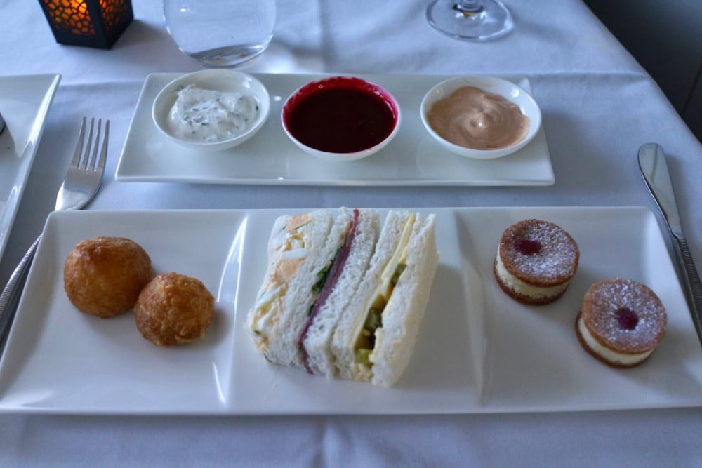 カタール航空ビジネスクラス機内食・アフタヌーンティー