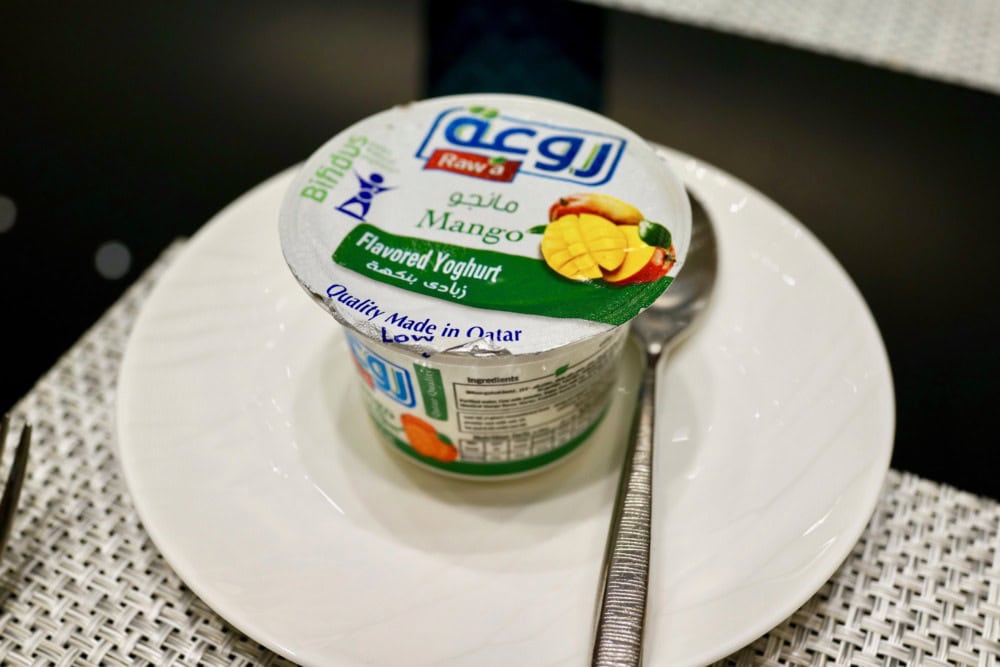 ドーハ・ハマド国際空港カタール航空アル・サファ・ファーストラウンジのレストラン朝食メニュー・ヨーグルト