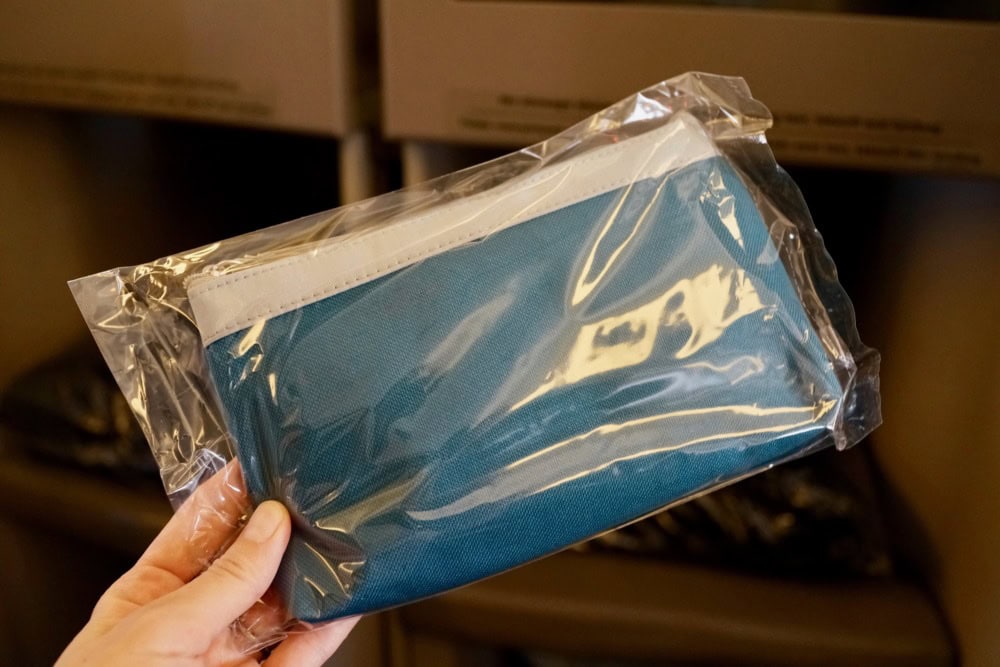 ガルーダ・インドネシア航空B777-300ERのビジネスクラスシート・アメニティポーチ