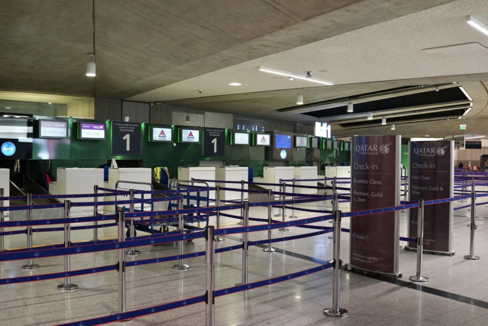パリ・シャルル・ド・ゴール空港ターミナル1mpカタール航空チェックインカウンター
