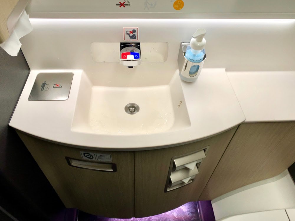 A350-900JAL国内線新型ファーストクラスのお手洗い・洗面台