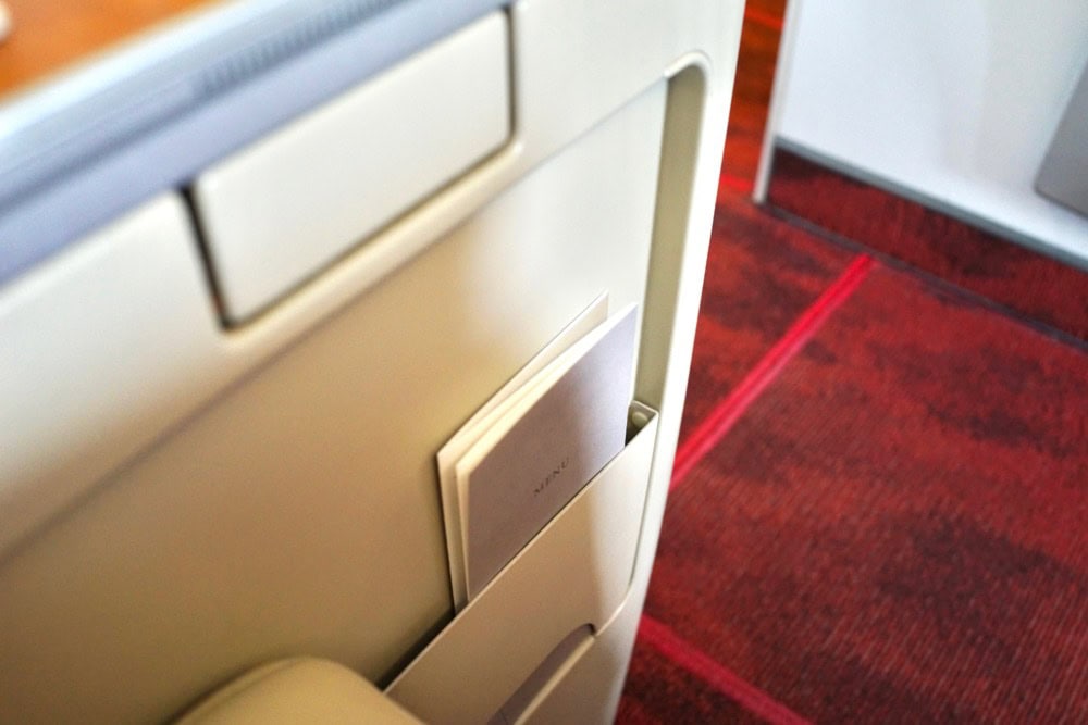 JAL国内線ファーストクラスB767-300ERの収納
