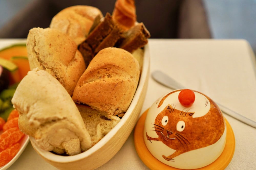 インパティオゲストハウス・朝食のパン