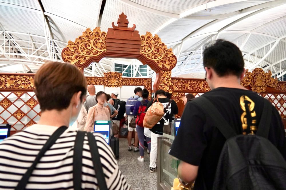 バリ島ングラライ国際空港・出国審査
