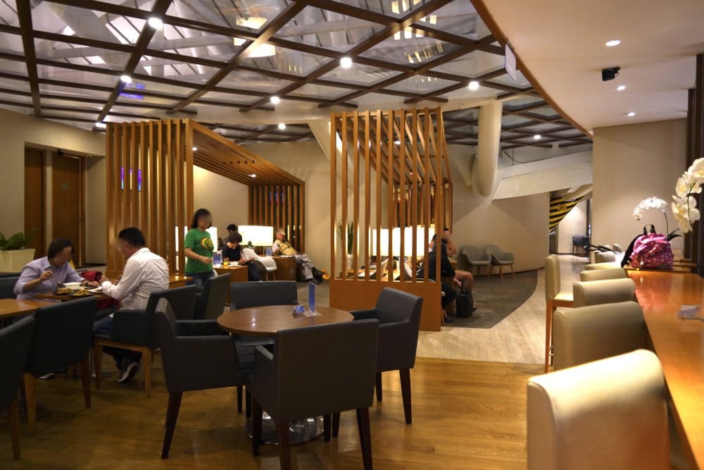 デンパサール・ングラライ国際空港・ガルーダインドネシアラウンジ・全景