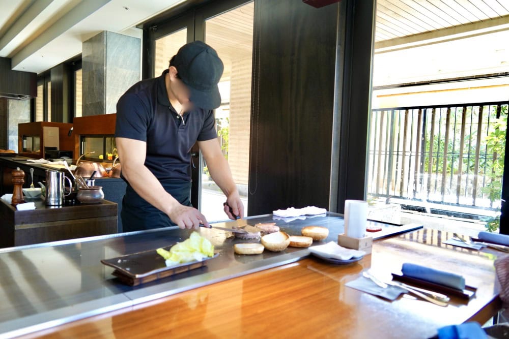 リッツ・カールトン沖縄・喜瀬バーガー・焼き開始