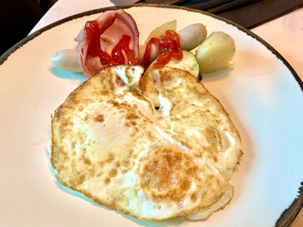 アロフト東京銀座・プラチナ特典・朝食・目玉焼き
