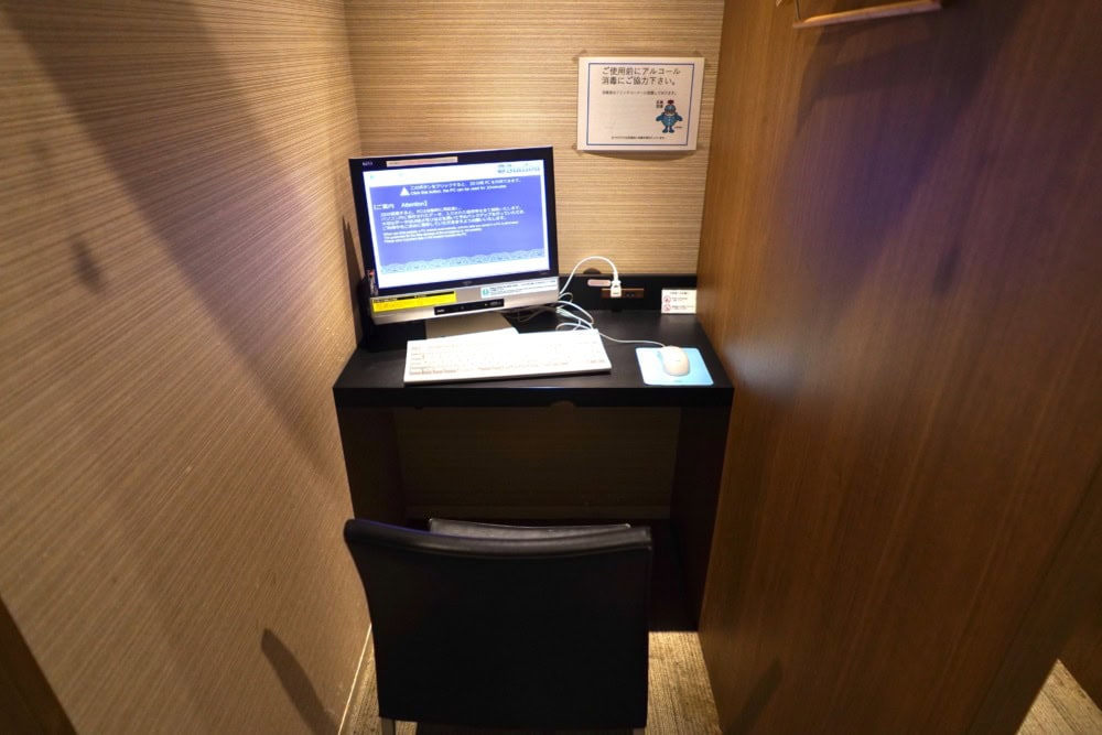 広島空港ビジネスラウンジもみじ・PCデスク