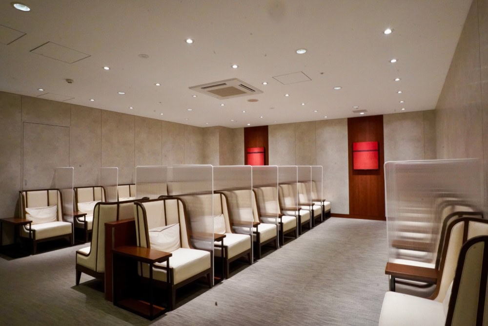 広島空港JALサクララウンジ・ダイニングエリア奥の部屋