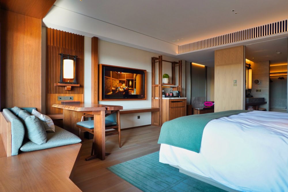 HOTEL THE MITSUI KYOTO宿泊記〜バスルーム・ベッドルーム全景を窓側から