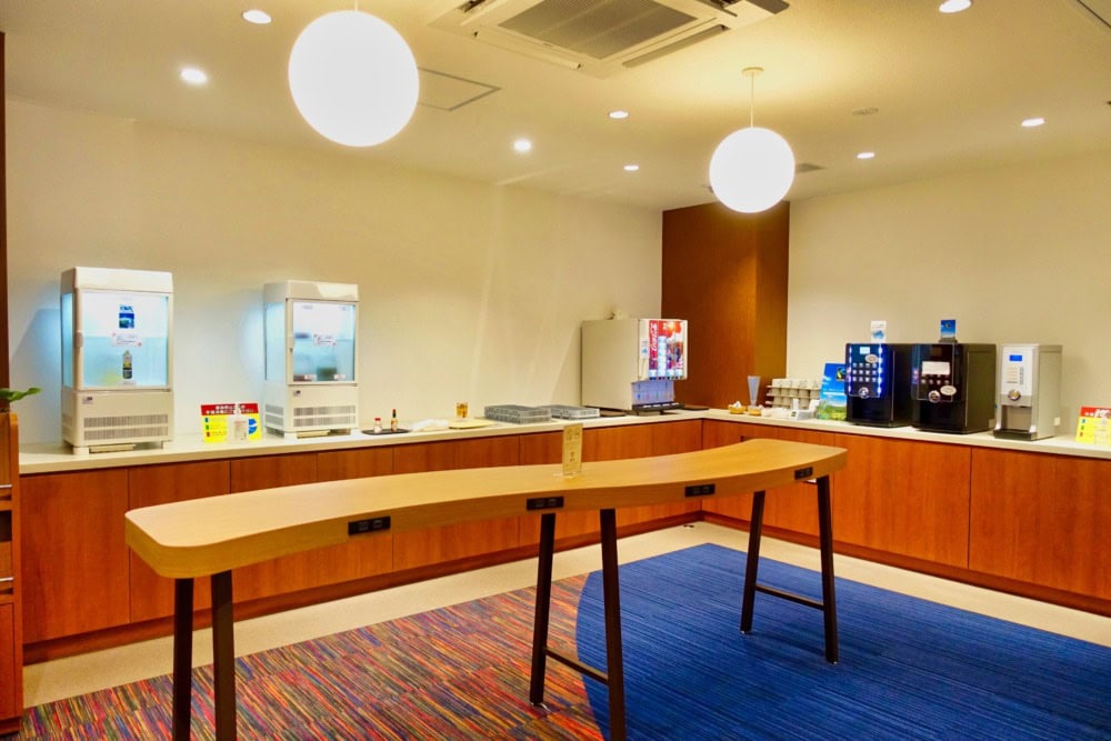 宮崎ブーゲンビリア空港のひなたラウンジ〜スタンディングバー