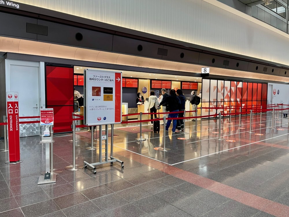 羽田空港国内線JAL8番カウンター