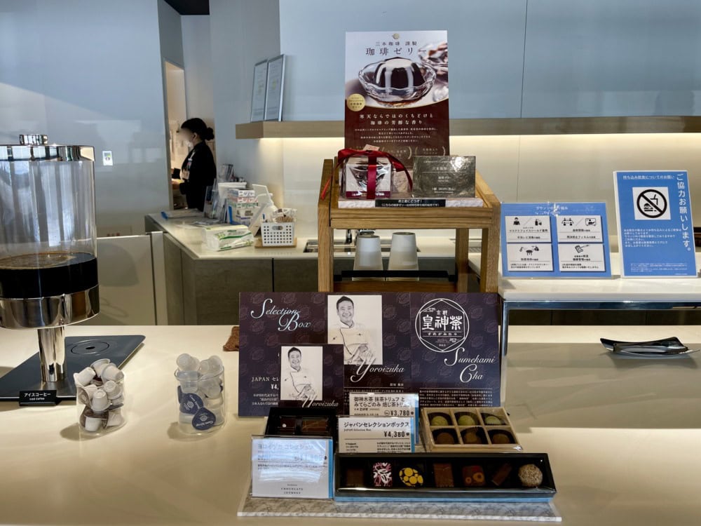 羽田空港パワーラウンジのお菓子