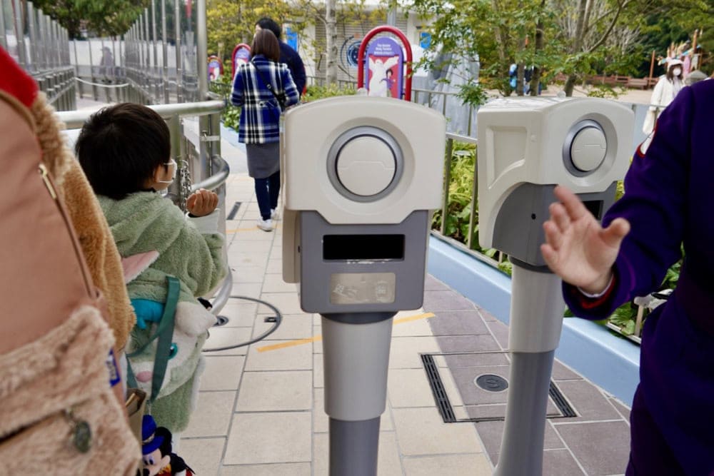 東京ディズニーリゾート・エントリーパスの使い方・パス読み取り機