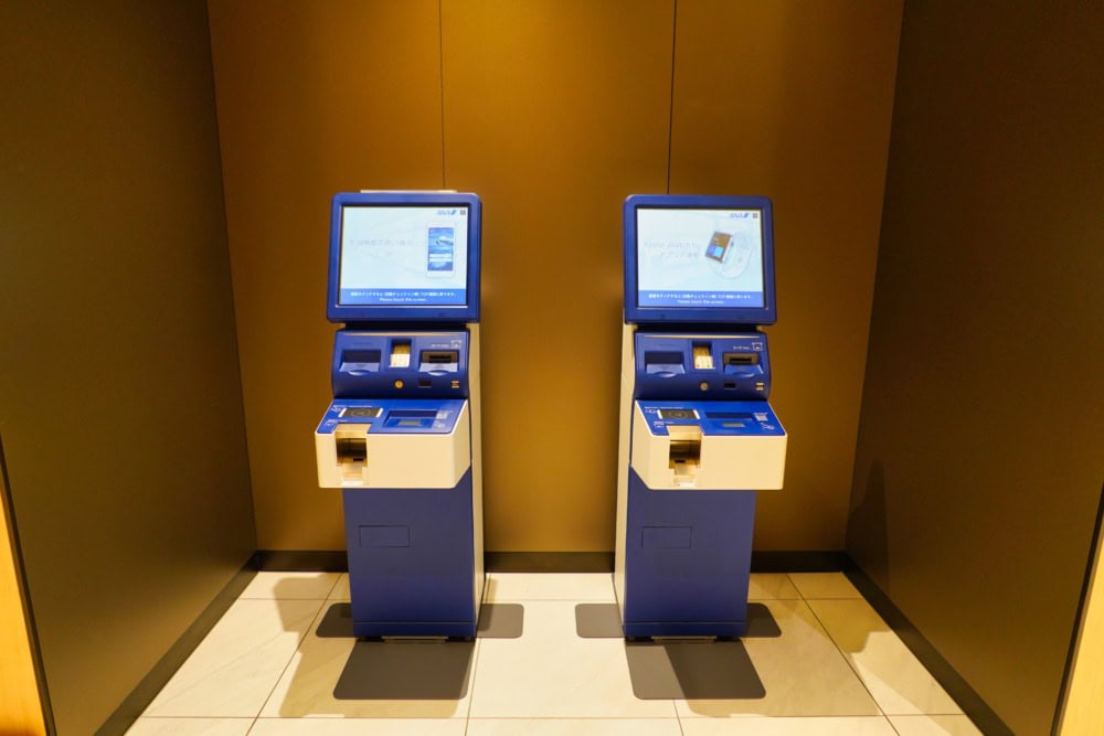 大阪伊丹空港ANAラウンジ〜自動チェックイン機