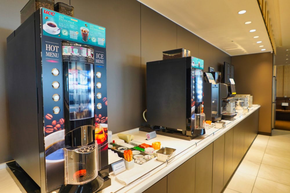 大阪伊丹空港ANAラウンジ〜ドリンクカウンター・　コーヒーマシン