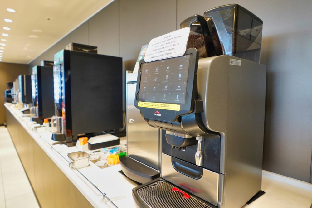 大阪伊丹空港ANAラウンジ〜ドリンクカウンター・カプチーノ