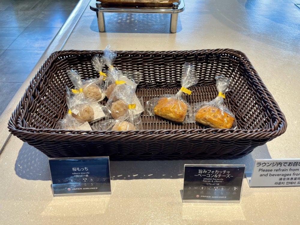 新千歳空港JALダイヤモンドプレミアラウンジ・パン