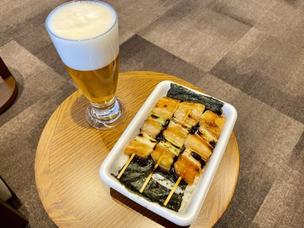 札幌新千歳空港JALダイヤモンドプレミアラウンジ・やきとり弁当