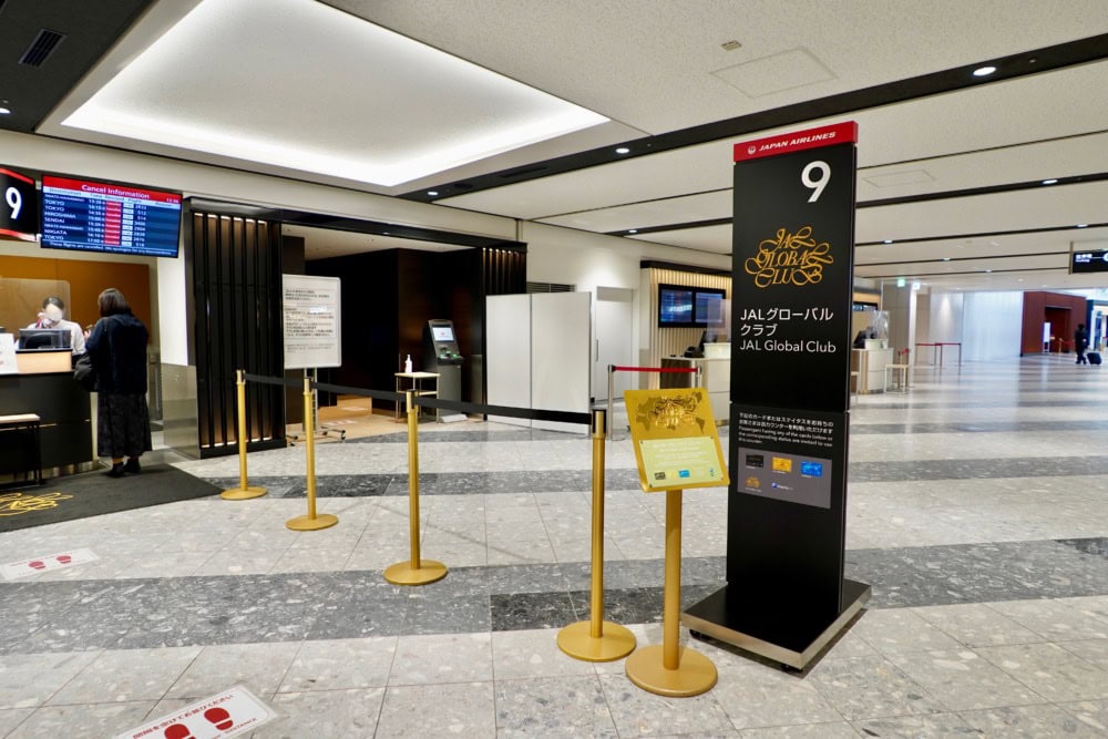 新千歳空港JALサクララウンジ訪問記・JGCチェックインカウンター