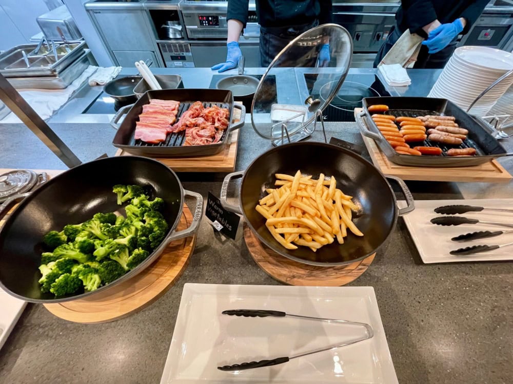 ACホテル銀座宿泊記・朝食レストラン・ACキッチン朝食・ブッフェカウンター・ホットミール