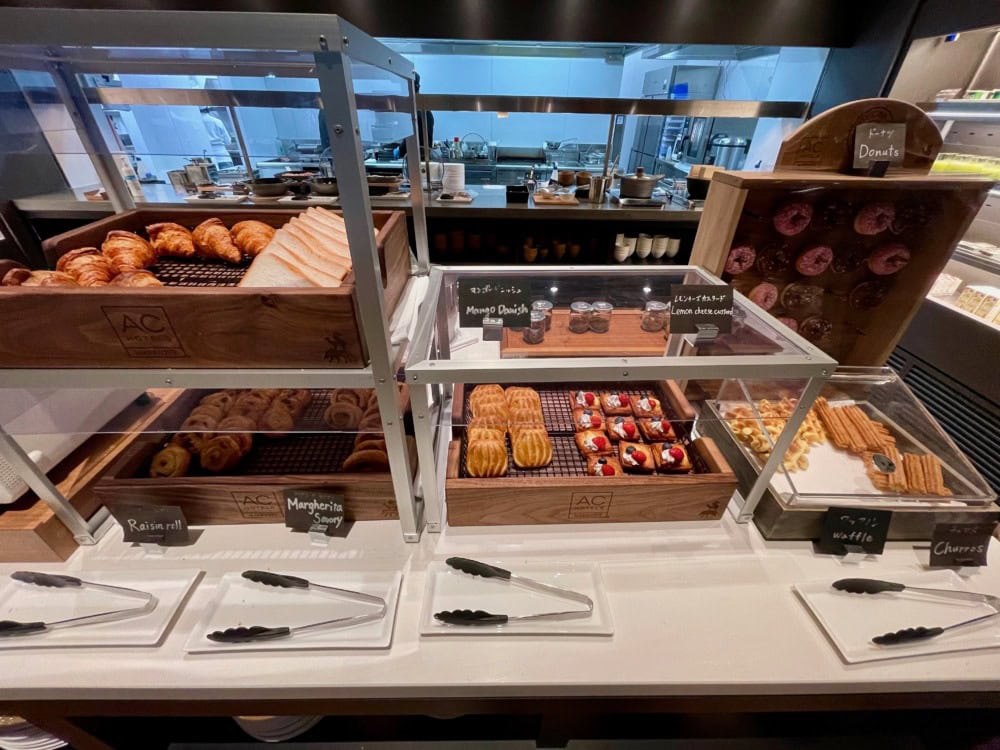 ACホテル銀座宿泊記・朝食レストラン・ACキッチン朝食・ブッフェカウンター・パン