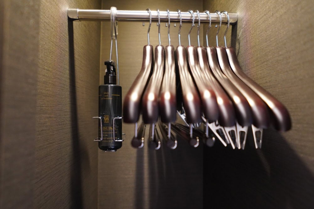 コートヤードバイマリオット大阪本町宿泊記・もう一つのクローゼット・ハンガーと消臭剤