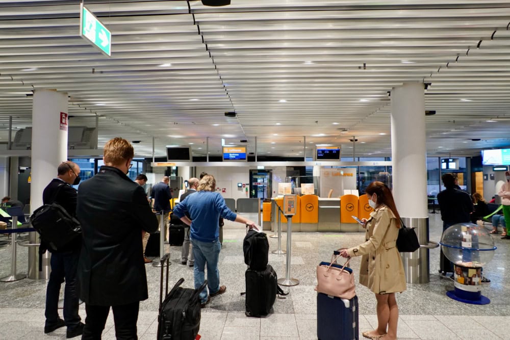 フランクフルト国際空港・ルフトハンザビジネスクラス搭乗記・搭乗ゲートの前