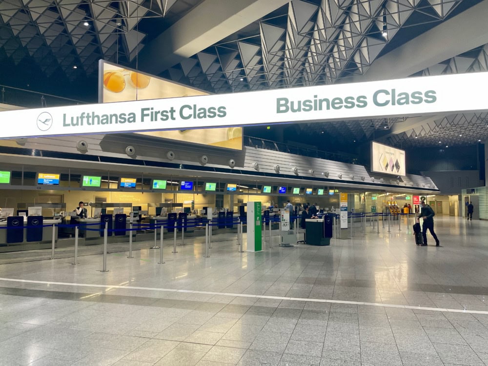 フランクフルト国際空港・ルフトハンザチェックインカウンター・ビジネスクラス