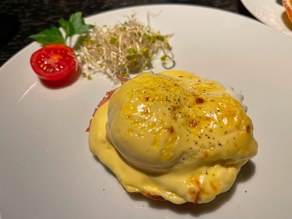 ルーマーズミュンヘン宿泊記・朝食・エッグベネディクト