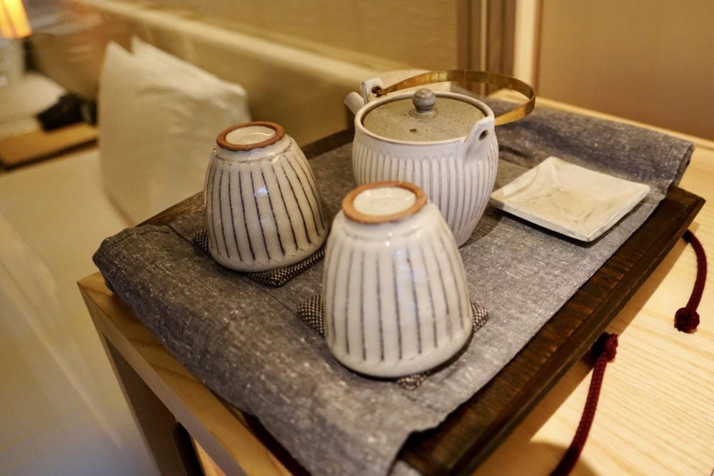 リッツカールトン日光宿泊記・リビング・茶棚・茶器