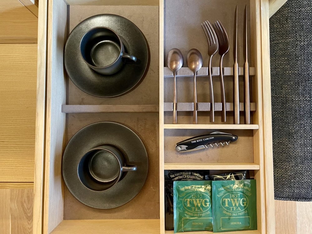 リッツカールトン日光宿泊記・リビング・食器とお茶