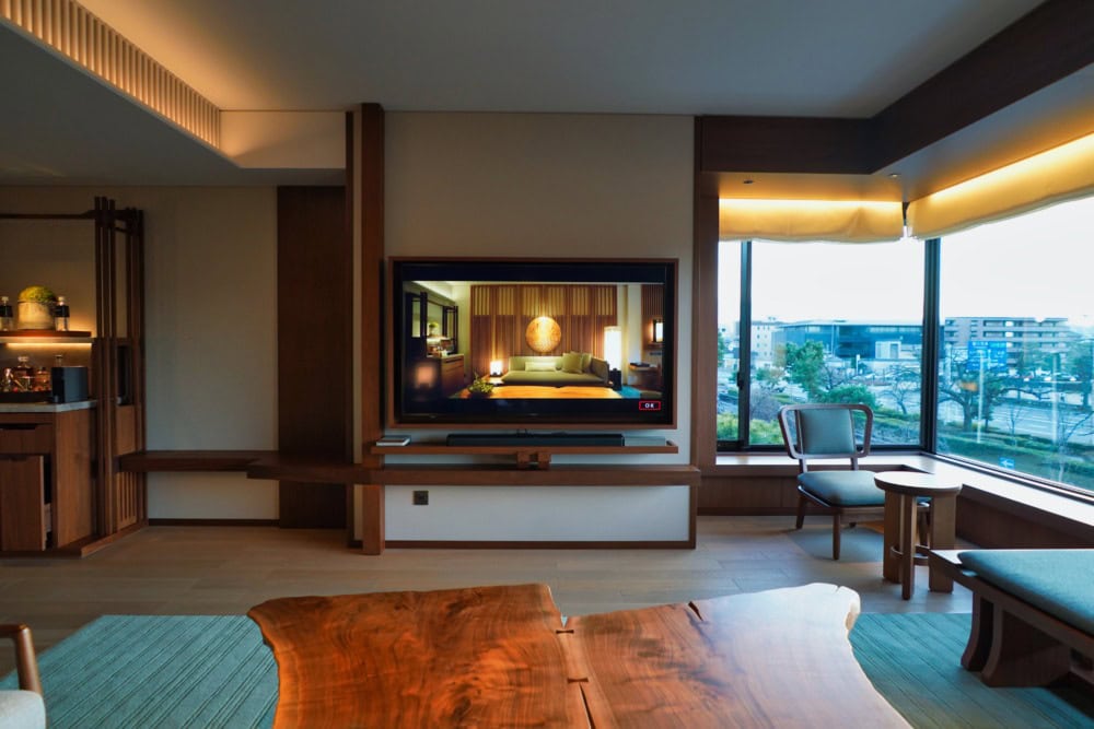 HOTEL THE MITSUI KYOTO宿泊記・ニジョウスイートリビングのテレビ
