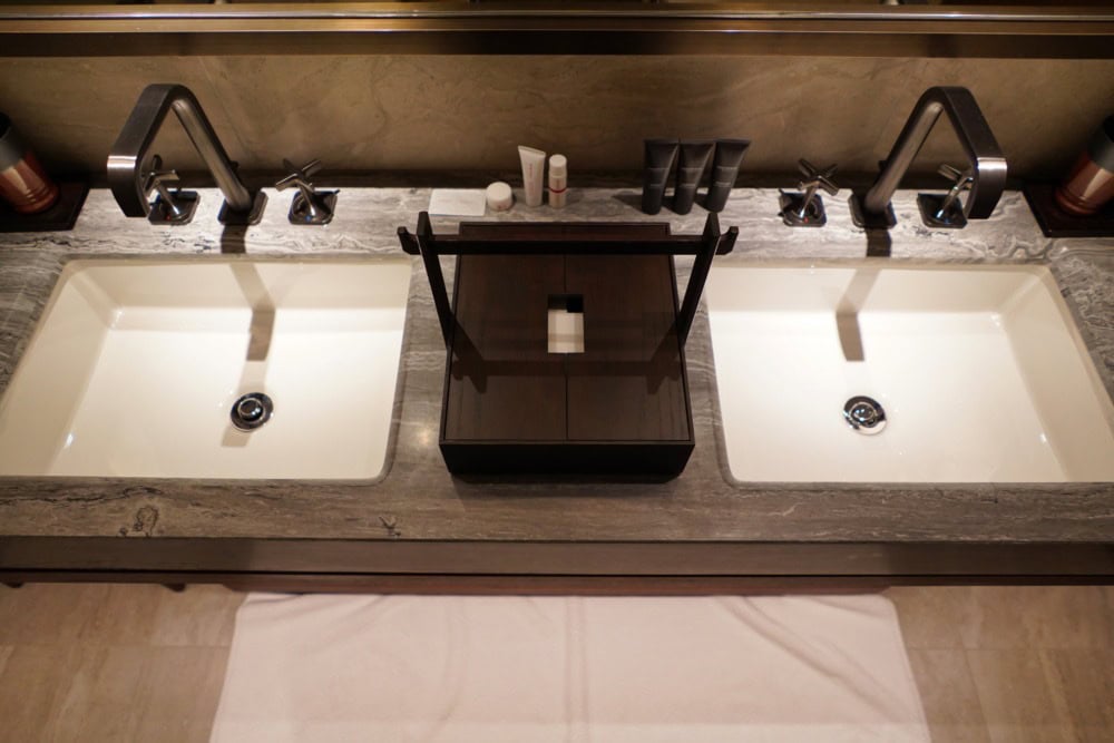 HOTEL THE MITSUI KYOTO宿泊記・ターンダウンサービスの後のバスルーム洗面台