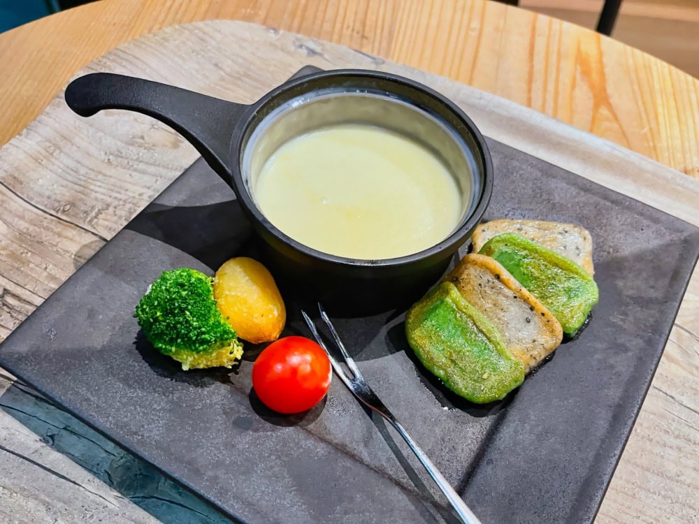 モクシー京都二条・宿泊記・生麩のチーズフォンデュ