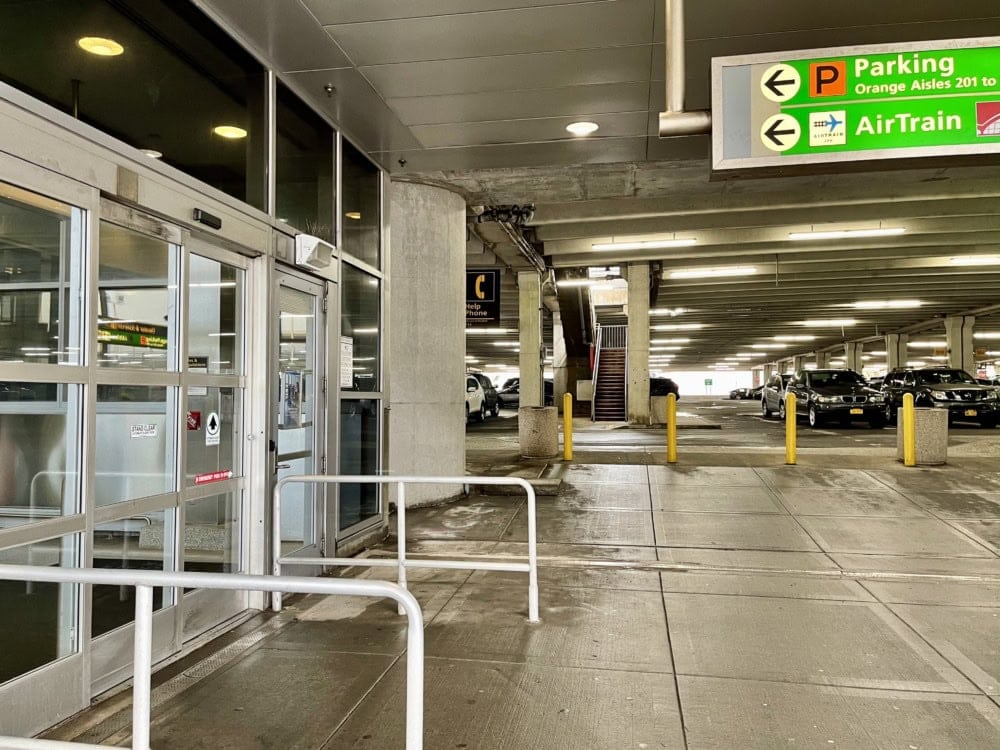 JFK空港・エアトレインの乗り方・プラットホームへ