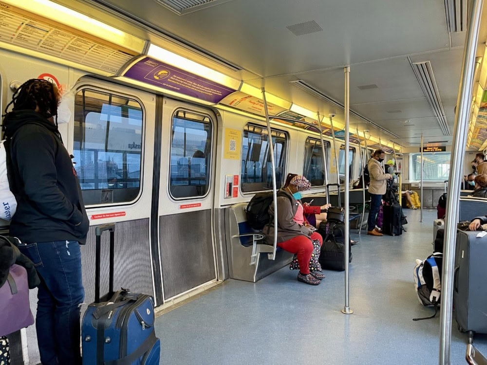 JFK空港の乗り方・電車の中