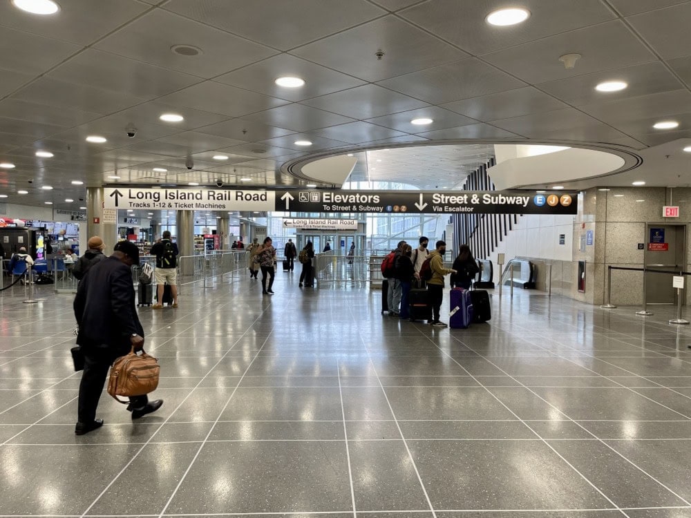 JFK空港の乗り方・ジャマイカ駅/ロングアイランドレイルロードの乗り方・駅構内