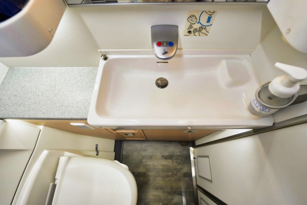 ANA新型ビジネスクラスTHE Room搭乗記・お化粧室の洗面台