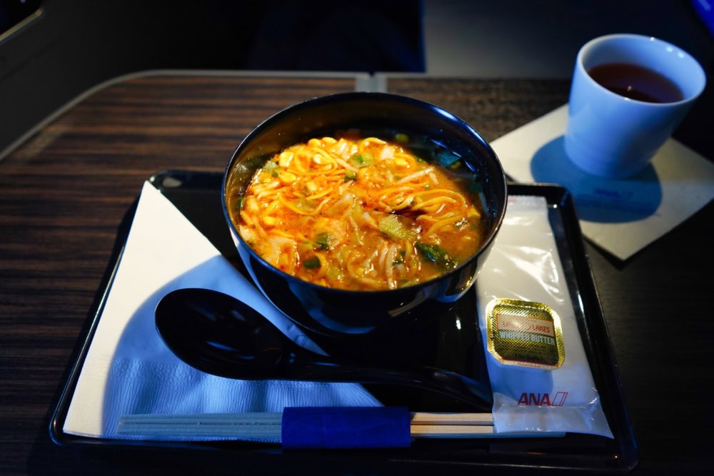 ANA新型ビジネスクラスTHE Room搭乗記・ラーメン