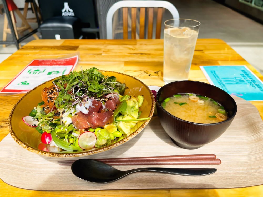 モクシー大阪新梅田宿泊記・ポケ丼